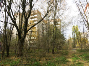 Ukraine, Prypjat, Weg Schule -> Stadion