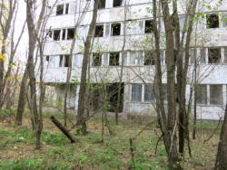 Ukraine, Prypjat, Weg Schule -> Stadion